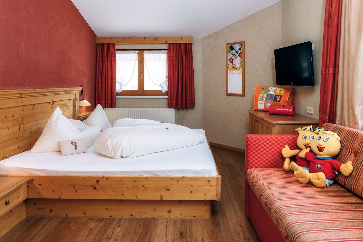 Suite (Burg I.) | 1 bedroom, hypo-allergenic bedding available, minibar, in-room safe