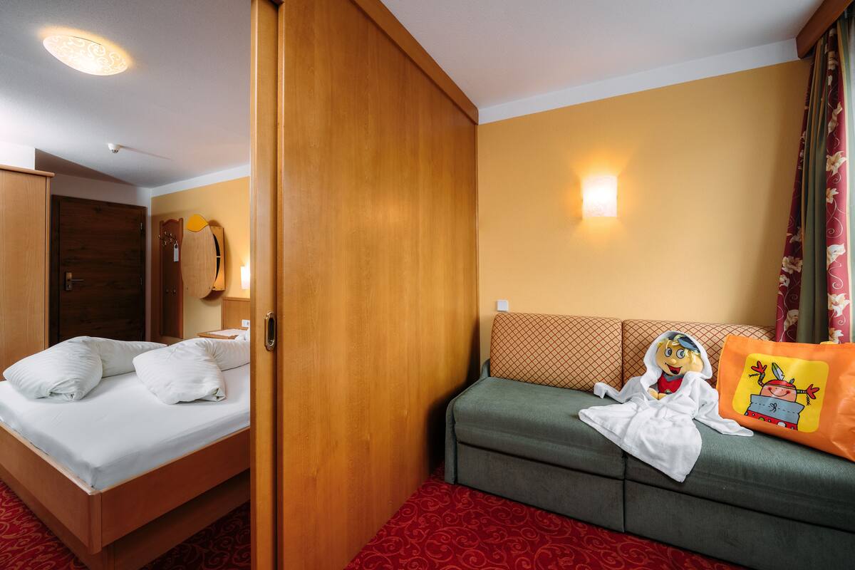 Room (Berta) | 1 bedroom, hypo-allergenic bedding available, minibar, in-room safe