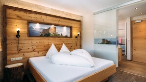 Double Room | 1 bedroom, hypo-allergenic bedding available, minibar, in-room safe - Kinderhotel Laderhof (Ladis)