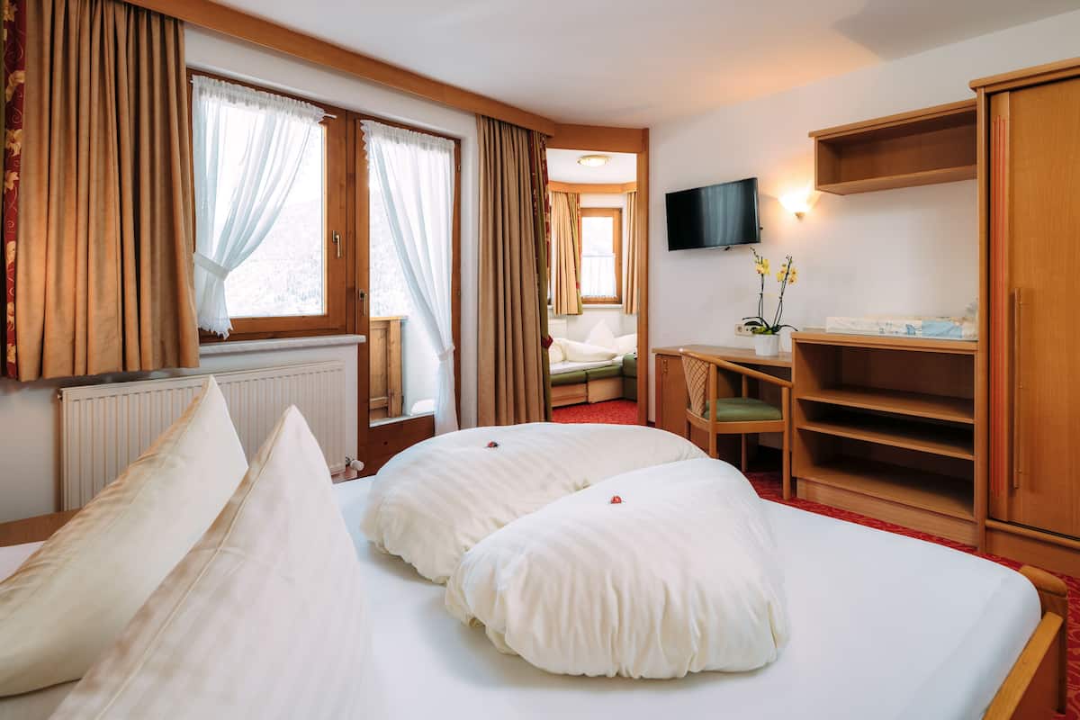 Room (Knappen) | 1 bedroom, hypo-allergenic bedding available, minibar, in-room safe