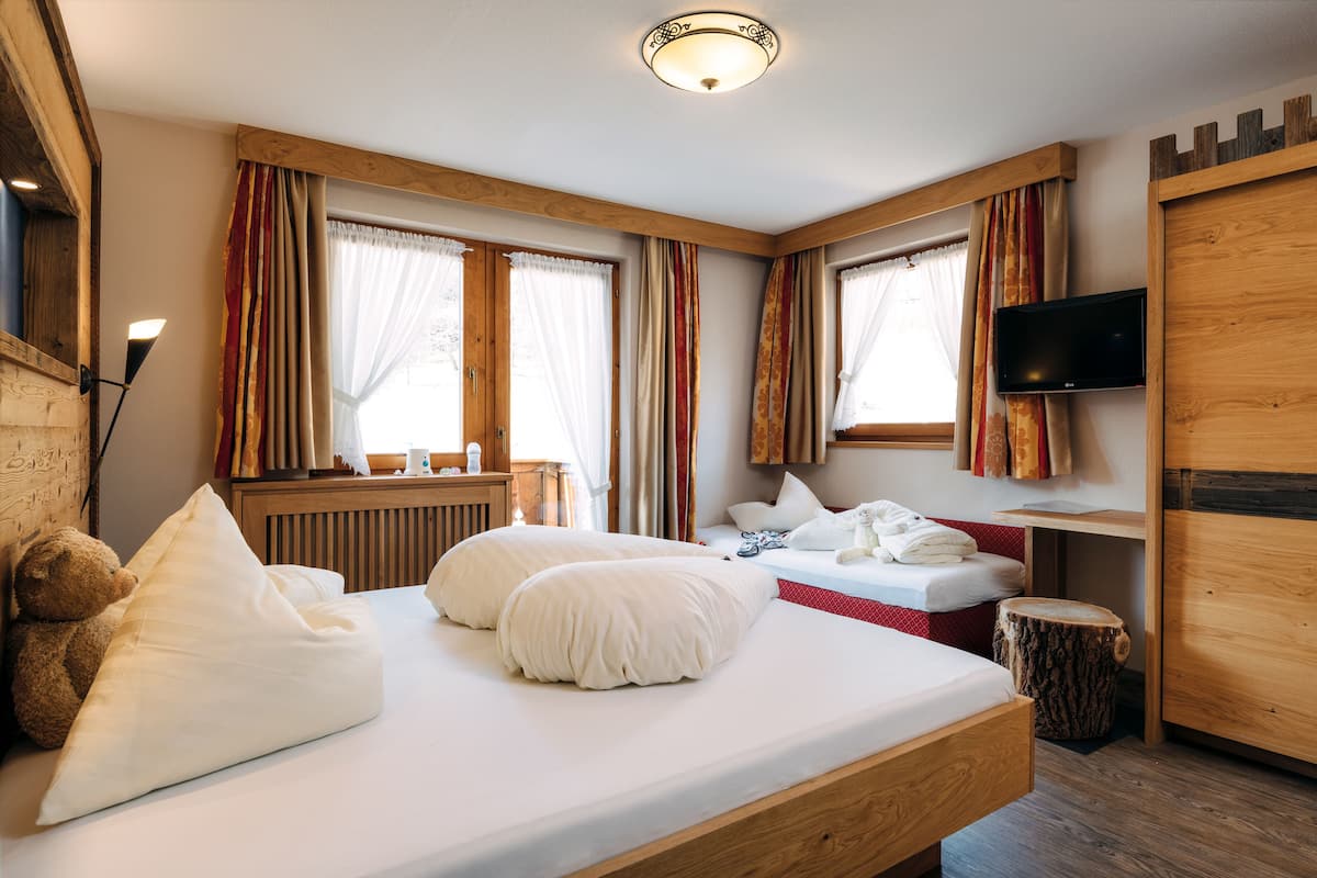 Room (Ritter) | 1 bedroom, hypo-allergenic bedding available, minibar, in-room safe