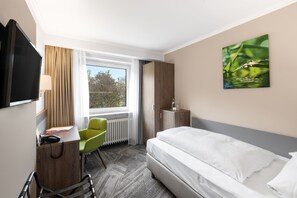 Standard Single Room, 1 Twin Bed, Non Smoking | Hypo-allergenic bedding, desk, free WiFi, bed sheets - Parkhotel Am Taunus (Oberursel)