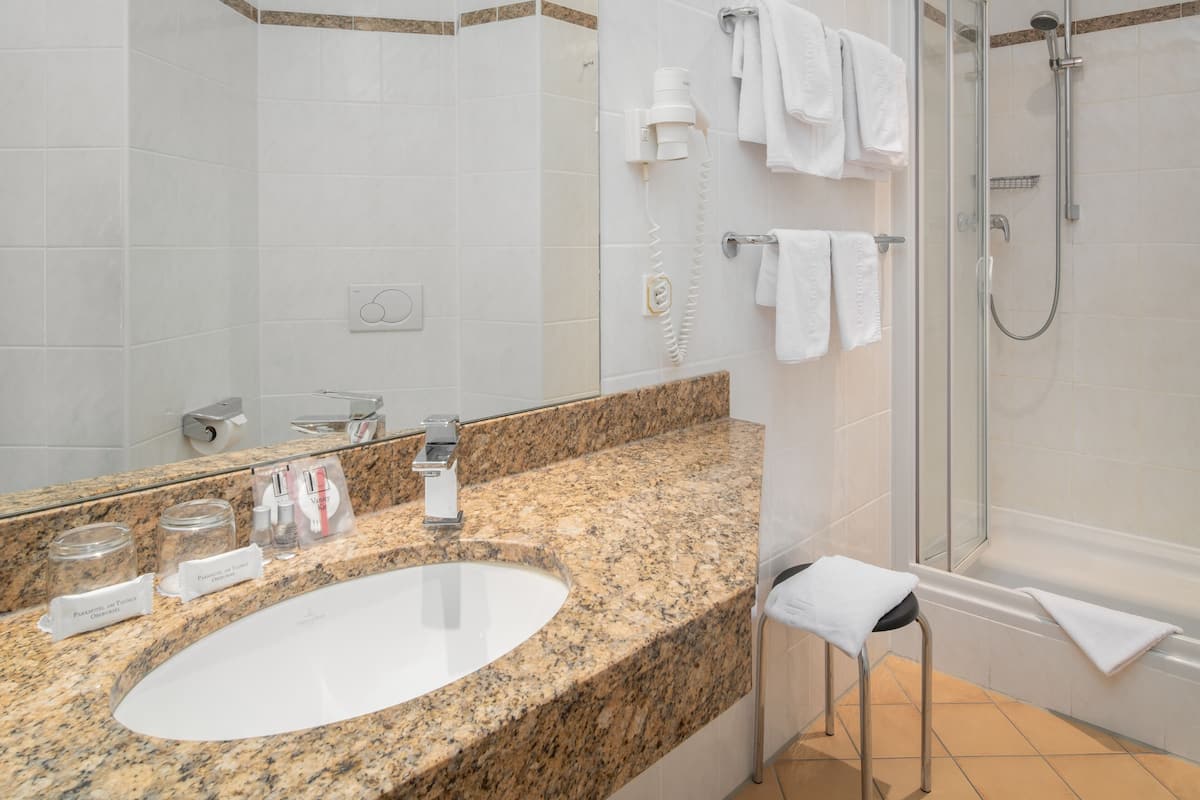 spring water bathtub, free toiletries, hair dryer