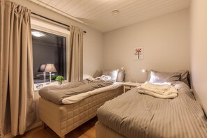 Exclusive Chalet, Sauna, Mountain View | 3 bedrooms, premium bedding, down duvets, iron/ironing board - Fjällstugan (Bruksvallarna)