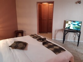 Deluxe Double Room | 1 bedroom, in-room safe, soundproofing, rollaway beds
