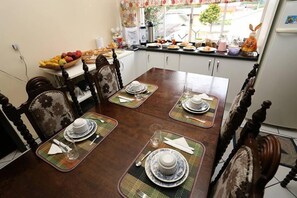 Tägliches inbegriffenes Frühstücksbuffet