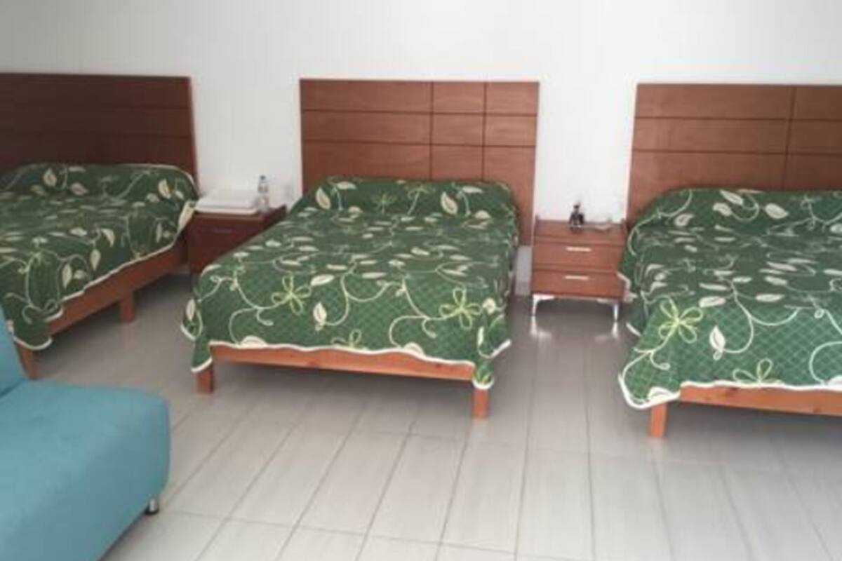 Iron/ironing board, bed sheets