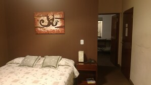 Minibar, in-room safe, desk, WiFi (free) - Hotel Shauard (Salta)