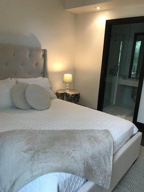 3 slaapkamers, een strijkplank/strijkijzer, reisbedje, gratis wifi