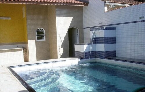 Talo allas, 2 makuuhuonetta ja 3 kylpyhuonetta