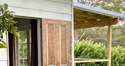 Katandra Homestead Old world charm on lakefront