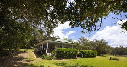 Katandra Homestead Old world charm on lakefront