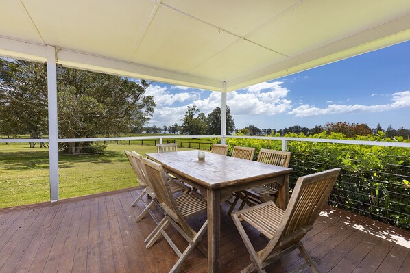 Outdoor dining