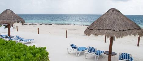 Solsenger og strandhåndklær