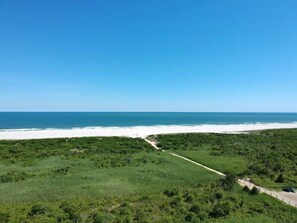 Plage, chaises longues, serviettes de plage