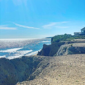 ビーチの近く、サンラウンジャー