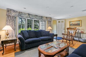 Smart TV, fireplace, DVD player, books