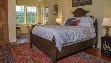4 bedrooms, desk, iron/ironing board, free WiFi