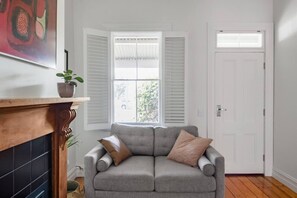 Smart TV, fireplace, Netflix, books