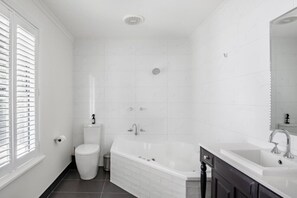 Amenidades de baño ecológicas y secadora de cabello 