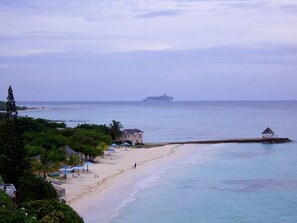 On the beach, beach towels - Ocean side Villa, private pool, private Beach access, full staff (Silver Sands)