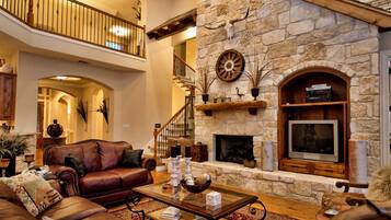 Smart-TV, Kamin, Tischtennisplatte