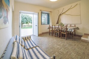 Interior - Old Gallura house, berth and dinghy rides, strategic location  (San Teodoro)