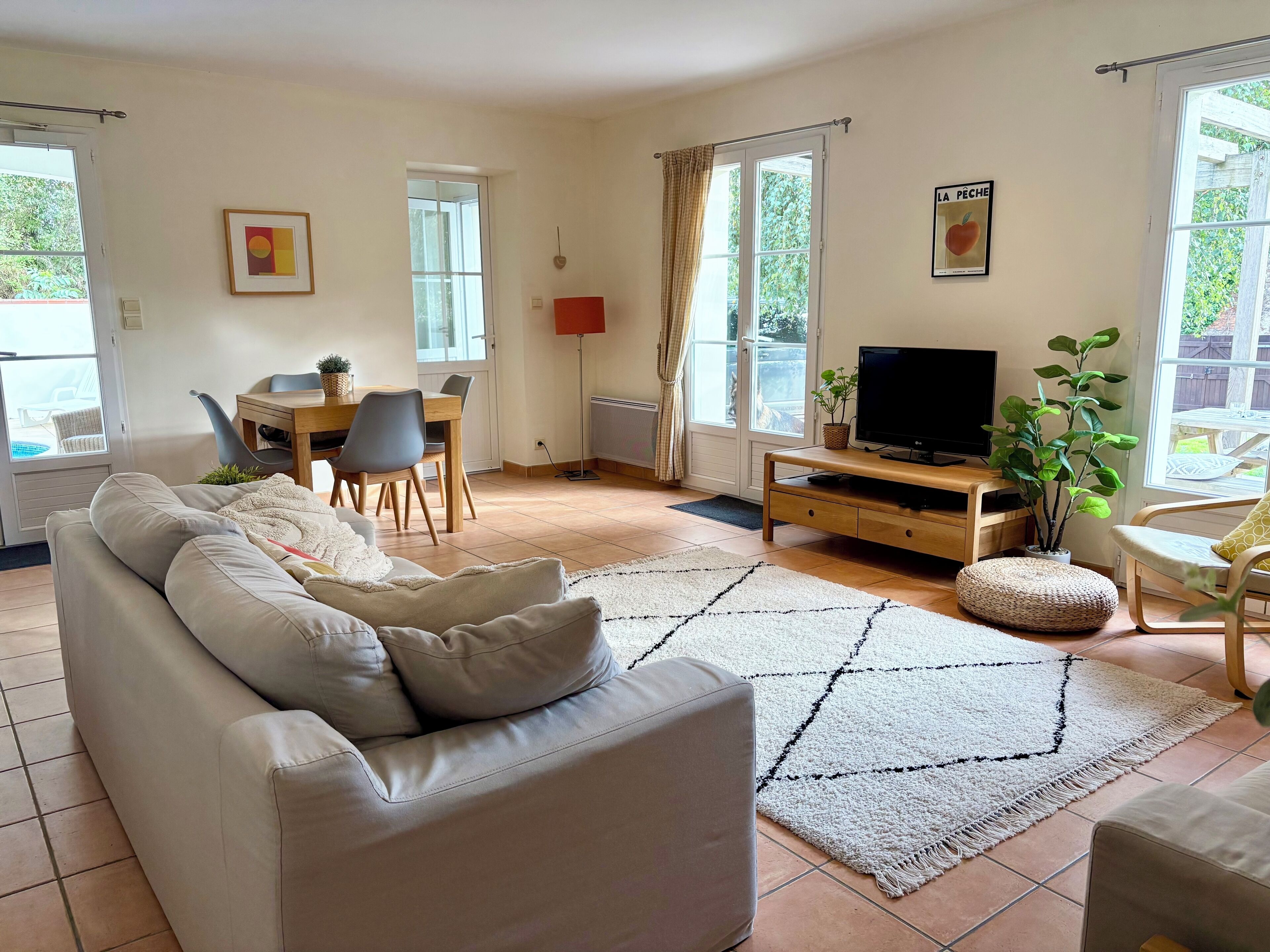 TV connectée, jeux vidéo, lecteur de DVD, table de tennis de table