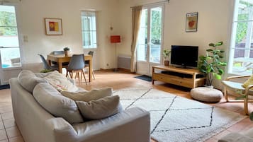 TV connectée, jeux vidéo, lecteur de DVD, table de tennis de table