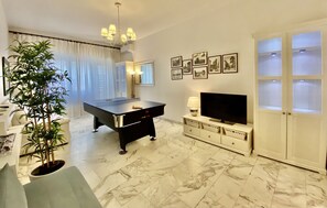Smart TV, fireplace, video games, books