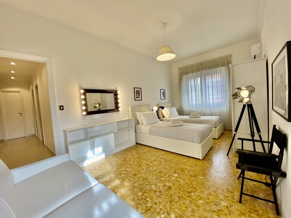 3 bedrooms, desk, iron/ironing board, free WiFi
