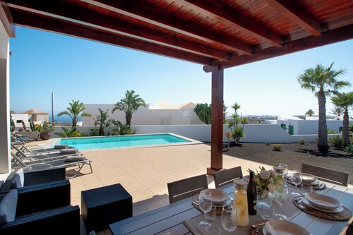 Villa Clara, quiet area in Tias with private pool, heated and barbecue.