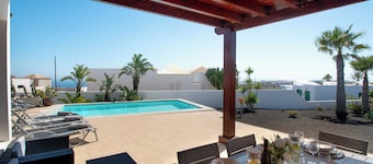 Villa Clara, rolig område i Tias med privat, oppvarmet basseng og grill.