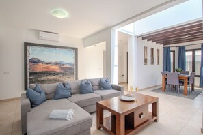 Smart TV, DVD player, books, stereo