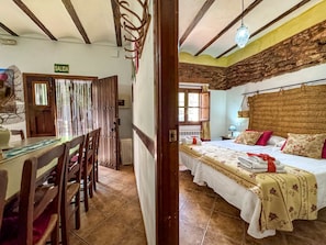 6 chambres, fer et planche à repasser, lit parapluie, Wi-Fi