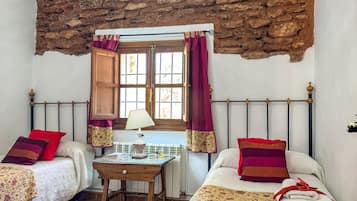 6 quartos, ferros/tábuas de passar roupa, berço de viagem, Wi-Fi