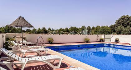 Cortijo Bacares / Kuuden makuuhuoneen talo