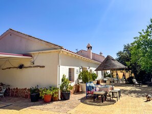 تناول الطعام بالخارج