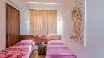 2 bedrooms, iron/ironing board, travel crib, free WiFi