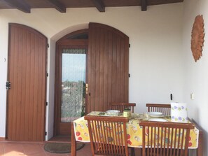 Outdoor dining - very nice villa 300 m from sea with amazing seaview, 5 beds (La Ciaccia (Valledoria))