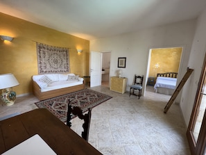 5 bedrooms, iron/ironing board, free WiFi, bed sheets