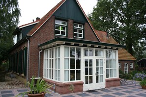 Exterior - spacious house, 4-6 persons, sauna, conservatory, garden, luxury bathroom (Groenlo)