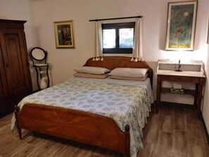 1 chambre, fer et planche à repasser, accès Internet, draps fournis