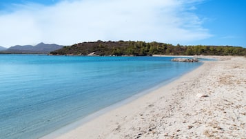 Una spiaggia nelle vicinanze