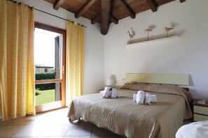 2 quartos, cofres nos quartos, ferros/tábuas de passar roupa