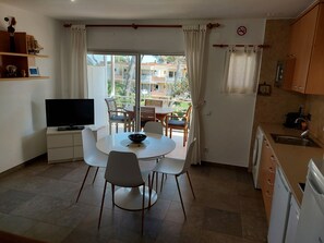 Fridge, microwave, stovetop, dishwasher - APARTMENT WITH TERRACE-SOLARIUM. AND POOL..NEXT TO CALA PI AND OTHER BEACHES. (Castell-Platja d'Aro)
