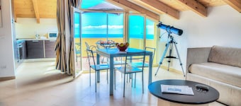 Villa il Poggiolo - Modern Hi-Tech villa, for 16, with Jacuzzi and HEATED pool, sea-view