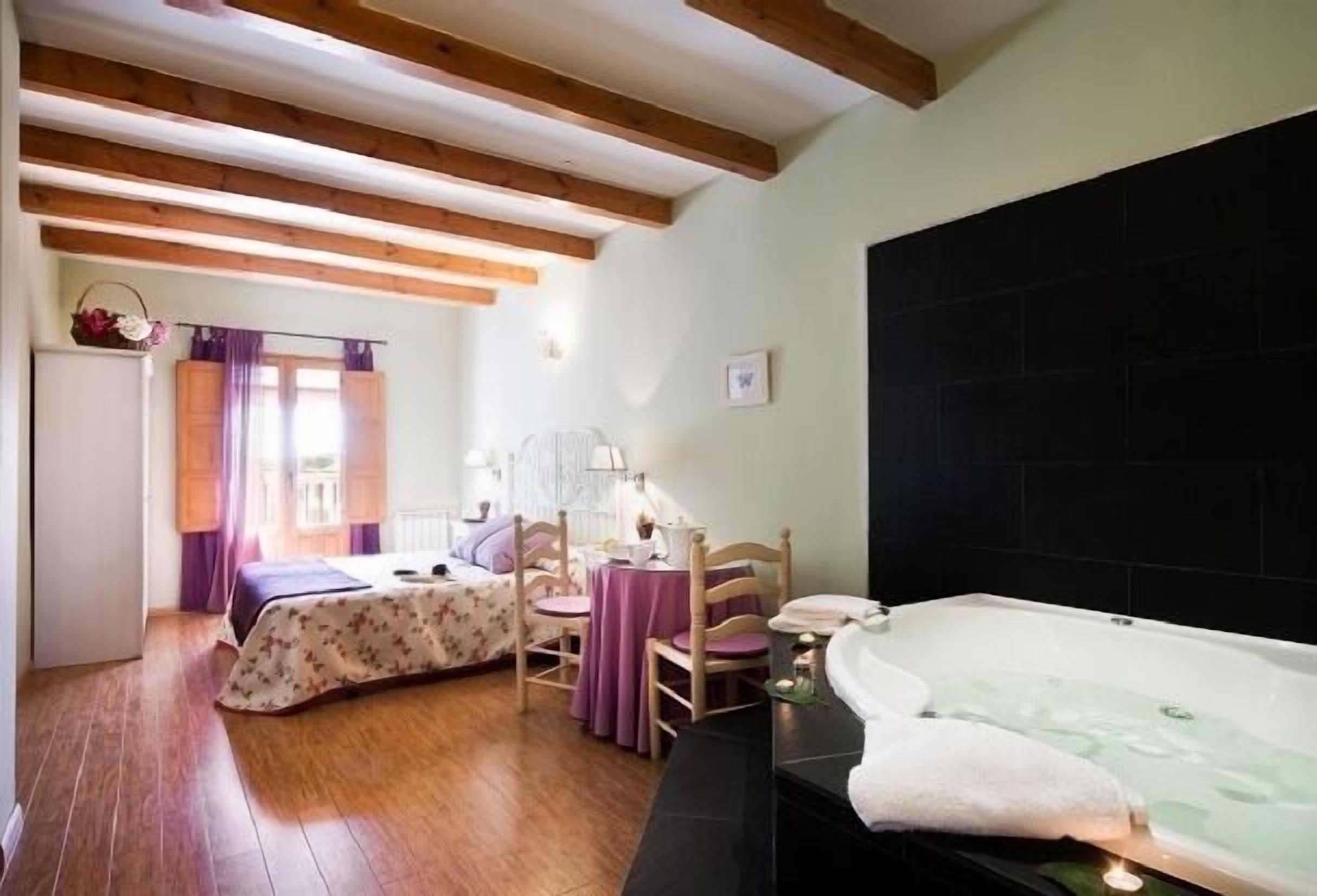 4 bedrooms, iron/ironing board, travel crib, WiFi (free)