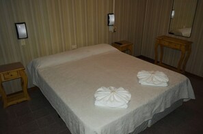 Habitación doble, 1 cama matrimonial, para no fumadores | Wifi gratis y ropa de cama 