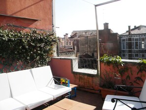 Property grounds - Top floor with large terrace furnished and flourished in Venice (VENEZIA)